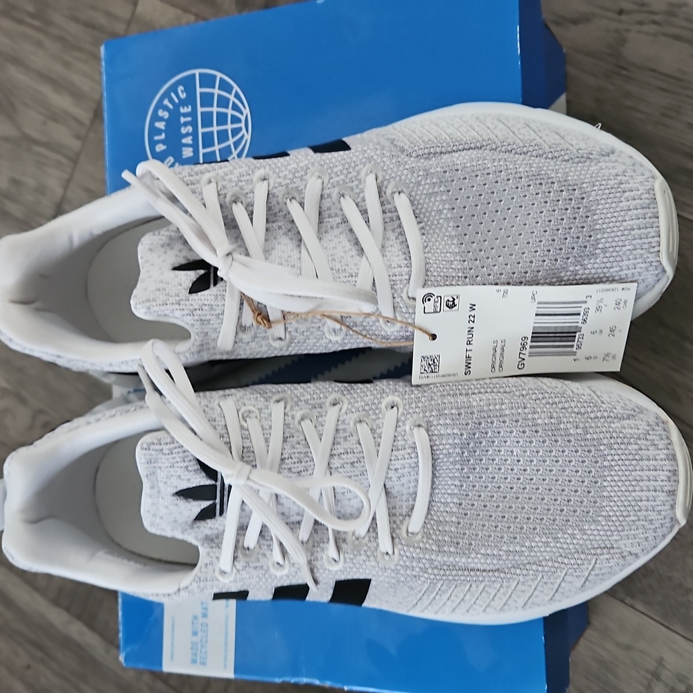 Womens adidas swift run shoes size 7.5